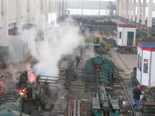 连云港无缝钢管厂家生产车间